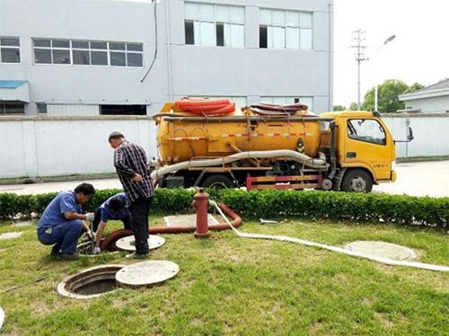 化糞池要及時清理才能保證其暢通性和安全性